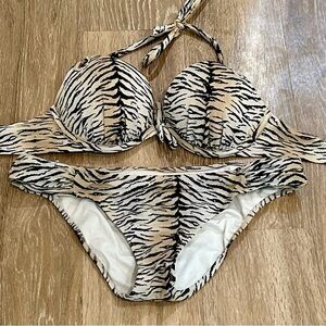Y2K bombshell Victoria’s Secret tiger print bikini